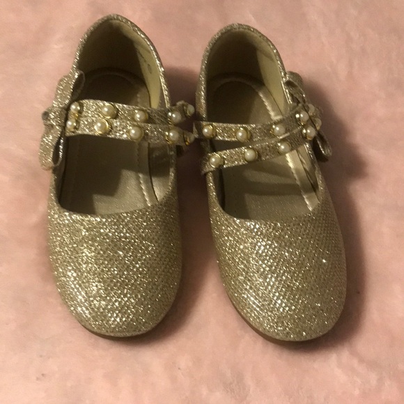 Wavlynn Vogue Silver Bow Flats for Girls with Glittery Upper and Secure Mary Jane Strap